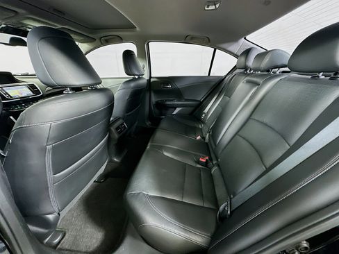 Used 2016 Honda Accord Touring image 27