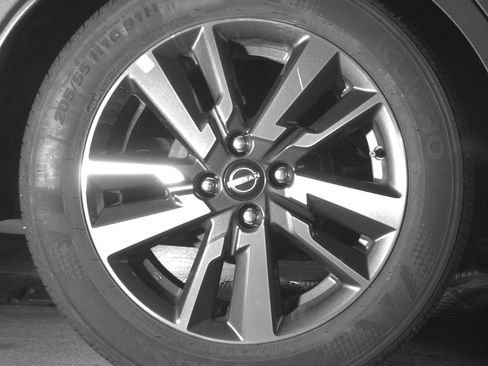 Used 2025 Nissan Versa SV FWD image 18