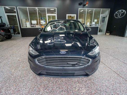 Used 2020 Ford Fusion SE FWD image 6
