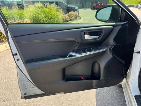 Used 2017 Toyota Camry XLE FWD image 7
