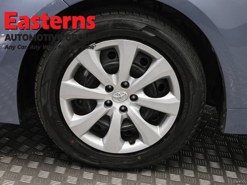 Used 2025 Toyota Corolla LE FWD image 30