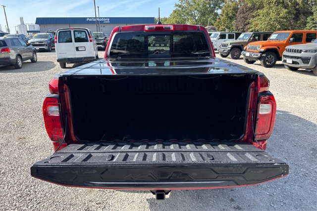 Used 2024 GMC Canyon AT4 w/ AT4 Premium Package AWD/4WD image 12