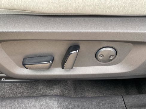 New 2026 Mitsubishi Outlander SEL image 17