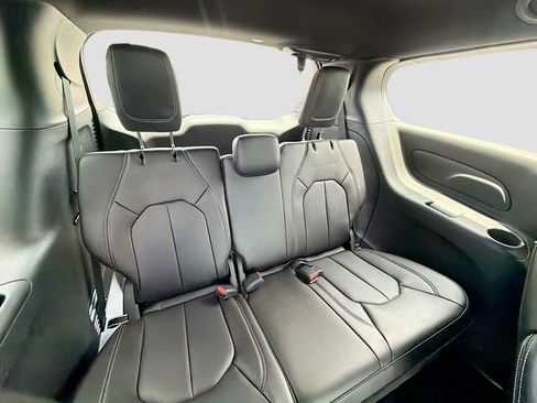 New 2027 Chrysler Pacifica Select FWD image 28