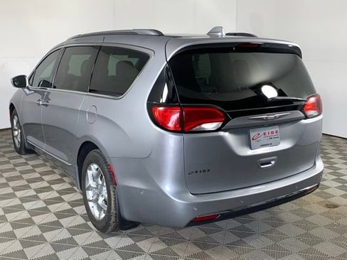 Used 2019 Chrysler Pacifica Limited w/ Advanced Safetytec Group FWD image 15