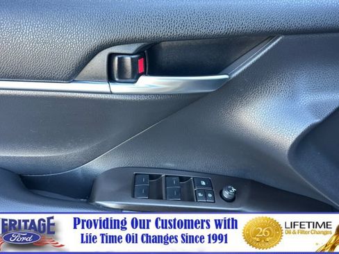 Used 2022 Toyota Camry SE w/ Carpet Mat Package (TMS) FWD image 11