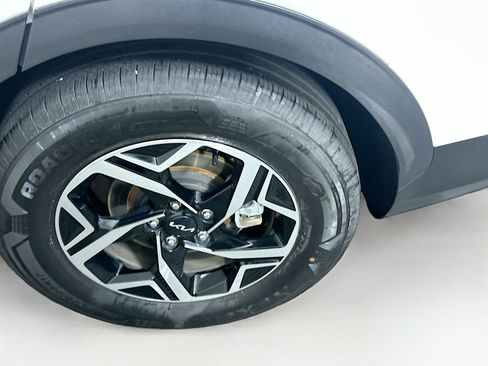 Used 2024 Kia Sportage LX image 11