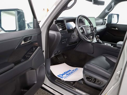 Used 2026 Lexus GX 550 w/ Accessory Package (2T) AWD/4WD image 3
