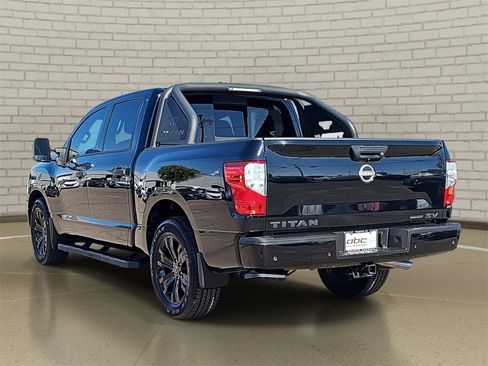 Used 2024 Nissan Titan SV image 7