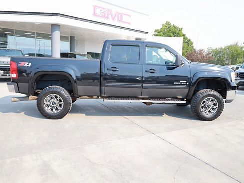 Used 2008 GMC Sierra 2500 SLT w/ Z71 Off-Road Package image 8