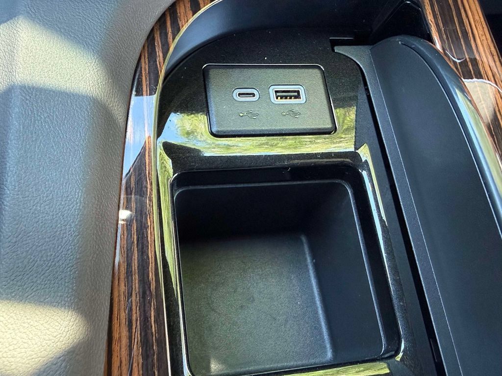 Certified 2024 Cadillac Escalade Luxury AWD/4WD image 26