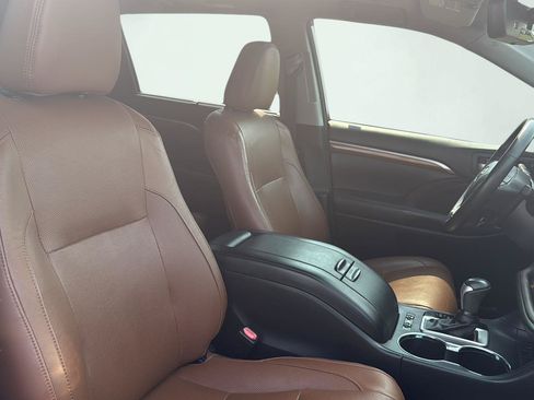 Used 2018 Toyota Highlander Limited FWD image 27