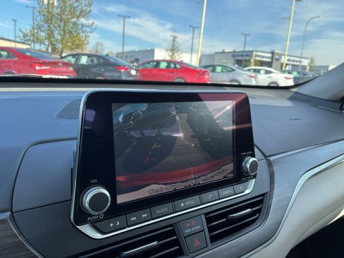 Used 2025 Nissan Altima 2.5 SV image 23