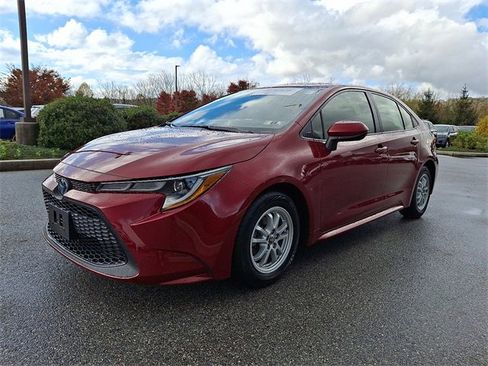 Used 2022 Toyota Corolla LE image 3