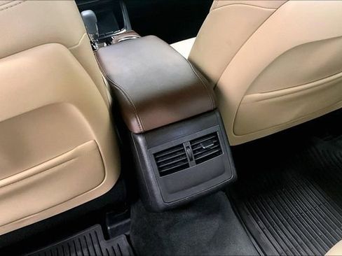 Used 2017 Toyota Avalon XLE w/ All Weather Liner Package FWD image 10