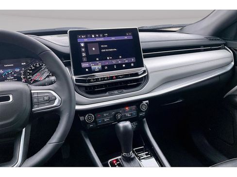 Used 2025 Jeep Compass Limited image 7