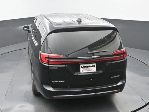 Used 2026 Chrysler Pacifica Limited FWD image 15