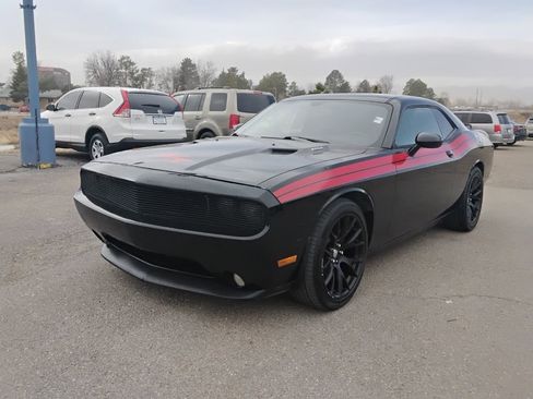 Used 2014 Dodge Challenger R/T image 1