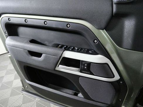 Used 2022 Land Rover Defender 110 SE image 28
