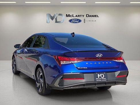 Used 2025 Hyundai Elantra Sport FWD image 4