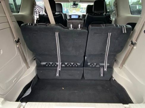 Used 2023 Chrysler Pacifica Touring-L image 24