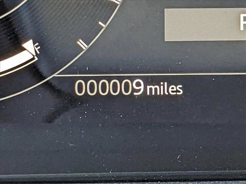 New 2025 Land Rover Discovery Dynamic SE image 11