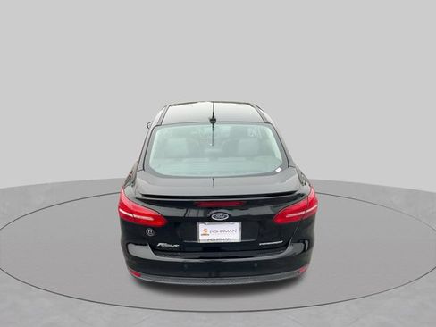 Used 2018 Ford Focus Titanium w/ Titanium Technology Package FWD image 31