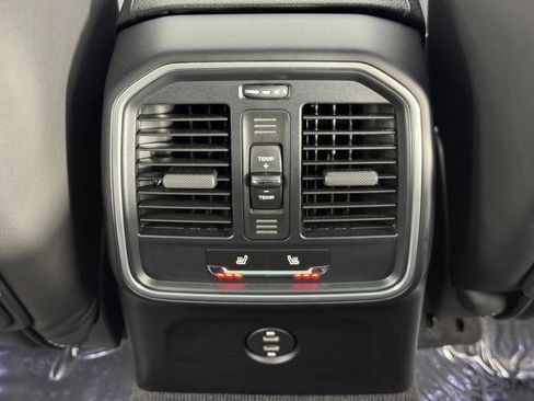 Used 2023 Porsche Macan w/ Premium Package Plus image 35