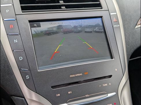 Used 2016 Lincoln MKZ FWD image 11