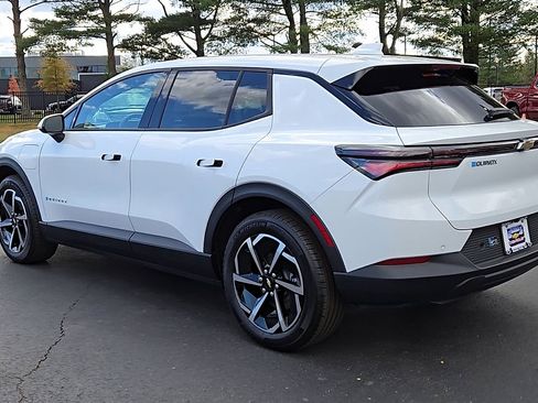 New 2026 Chevrolet Equinox EV LT image 2