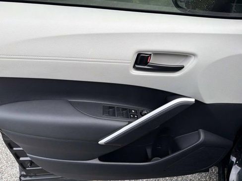 Certified 2025 Toyota Corolla Cross L FWD image 7