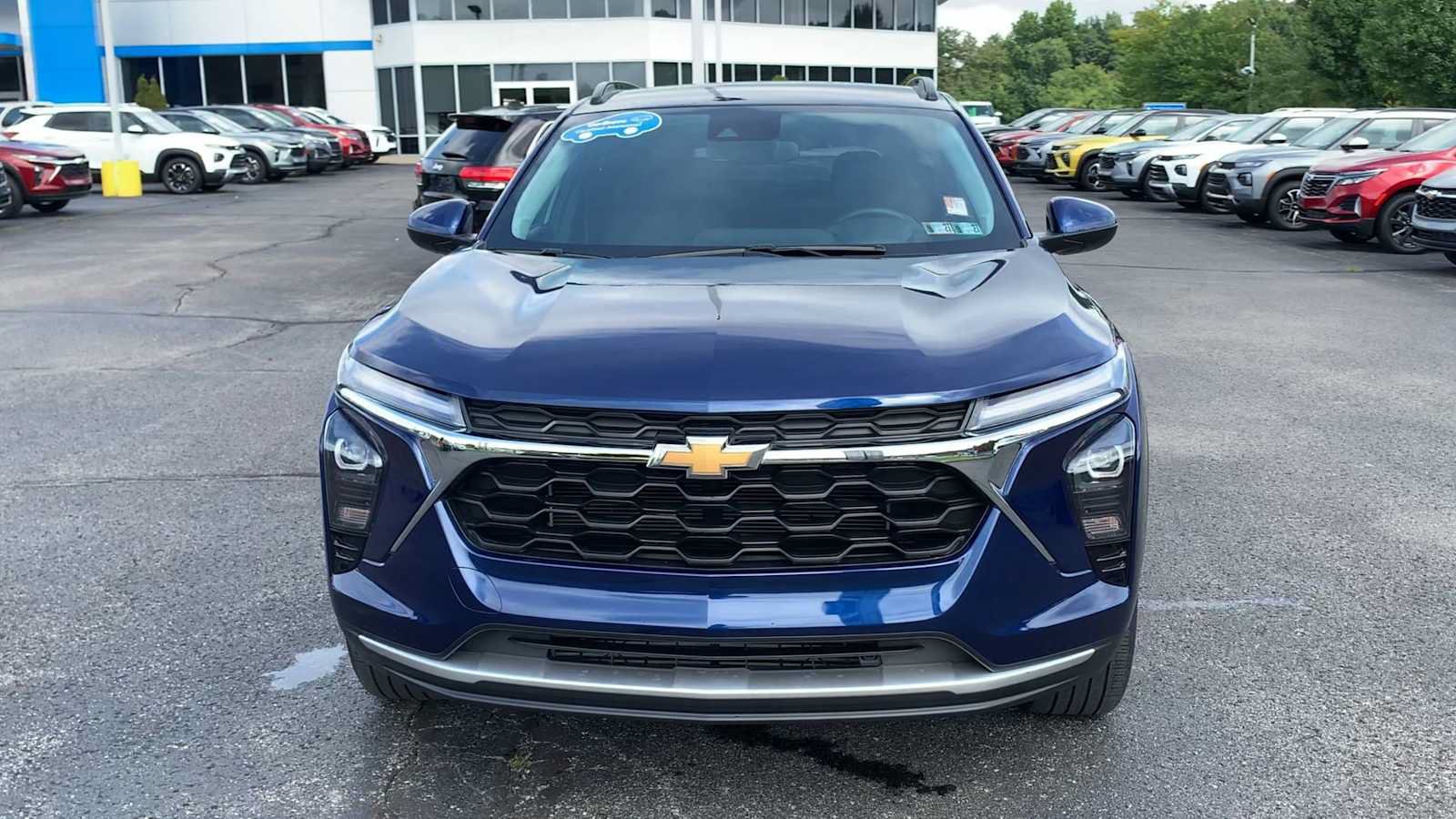 Certified 2024 Chevrolet Trax LT w/ LT Convenience Package FWD image 3