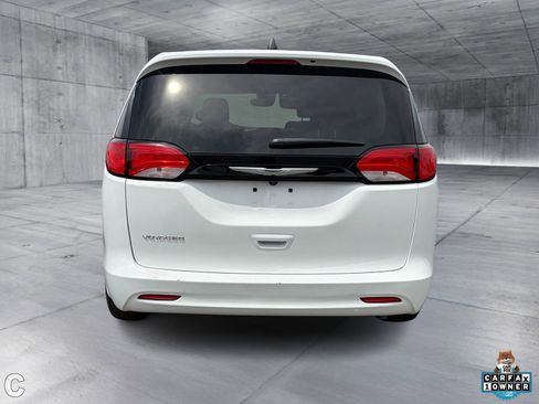 Used 2024 Chrysler Voyager LX FWD image 5