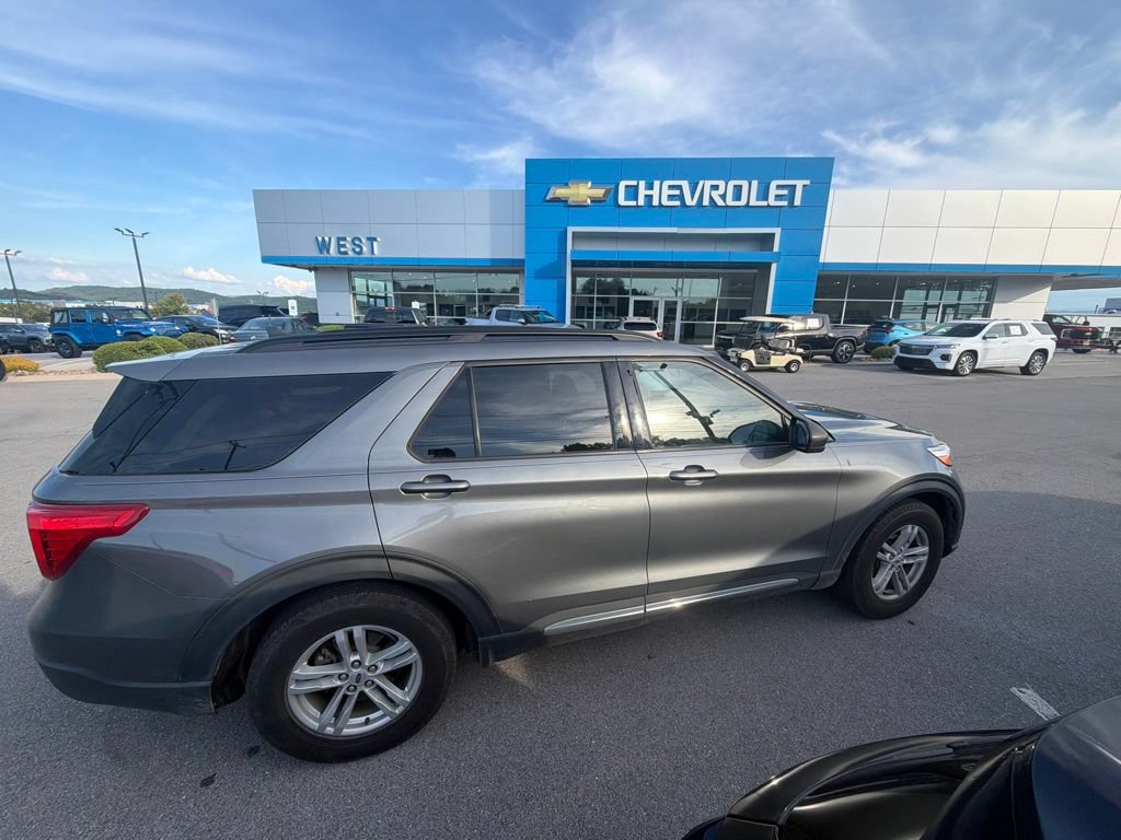 Used 2022 Ford Explorer XLT w/ Equipment Group 202A RWD image 7