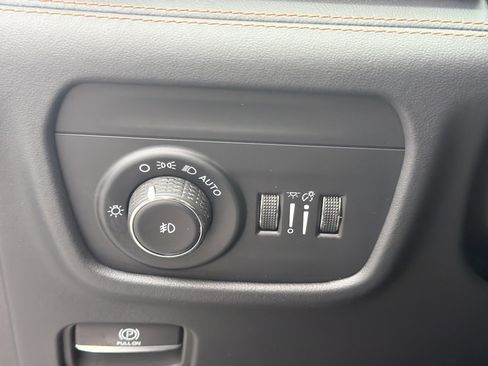 Used 2024 Jeep Grand Cherokee Summit AWD/4WD image 38
