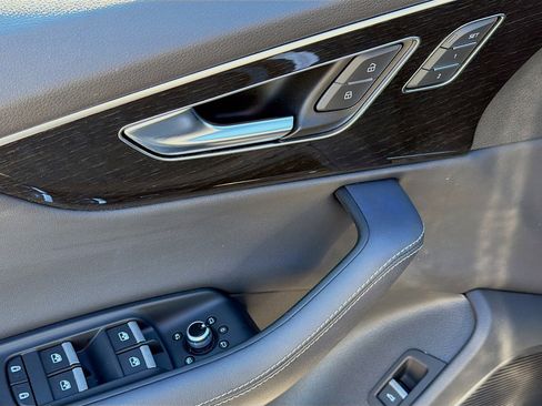 Used 2025 Audi Q7 Premium Plus image 23