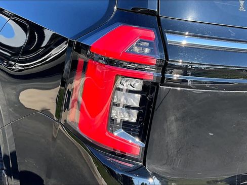 New 2025 Nissan Armada SV image 14