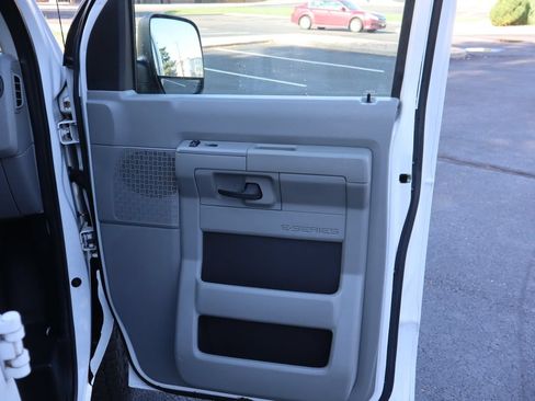 Used 2014 Ford E-250 and Econoline 250 w/ Power Group RWD image 24