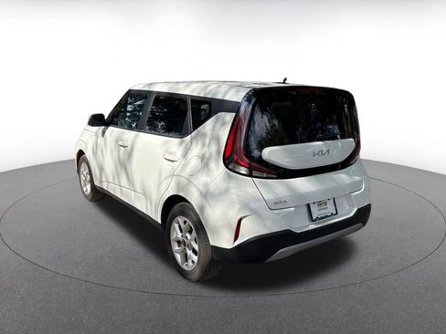 Used 2025 Kia Soul LX w/ LX Technology Package FWD image 9