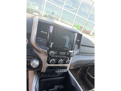 Used 2019 RAM 1500 Laramie AWD/4WD image 3