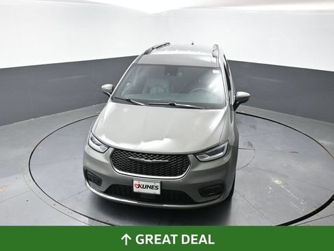 Used 2023 Chrysler Pacifica Touring-L w/ Uconnect Theater Family Group AWD/4WD image 20