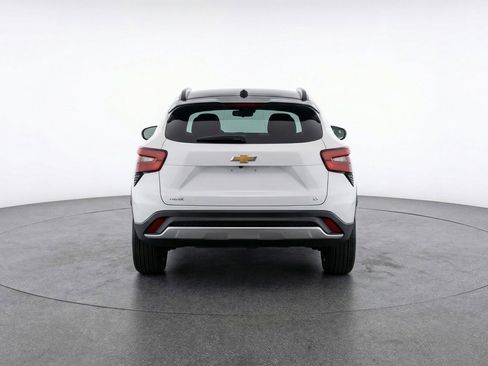 Used 2025 Chevrolet Trax LT image 7