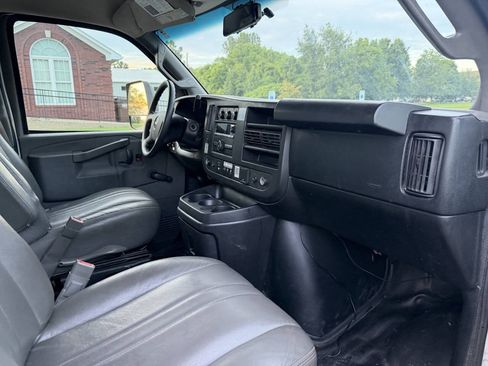 Used 2018 GMC Savana 3500 Extended w/ Driver Convenience Package RWD image 18