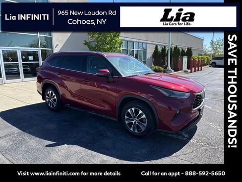 Used 2021 Toyota Highlander XLE AWD/4WD image 1