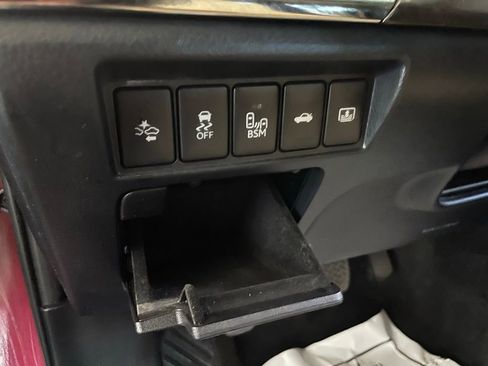 Used 2016 Toyota Avalon Limited image 34