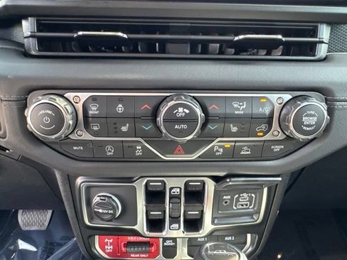 New 2026 Jeep Gladiator Mojave w/ Safety Group AWD/4WD image 17