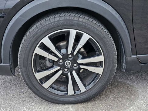 Used 2020 Nissan Kicks SV image 9