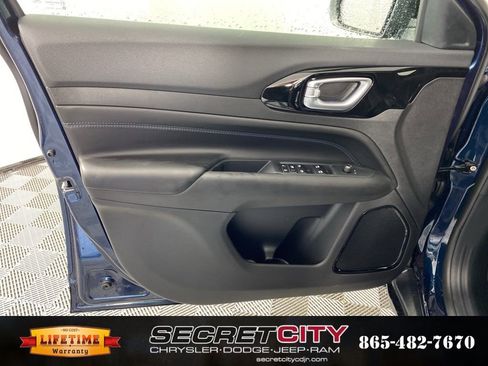 New 2026 Jeep Compass Latitude image 12