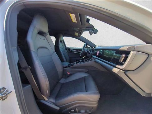 Used 2024 Porsche Panamera image 23