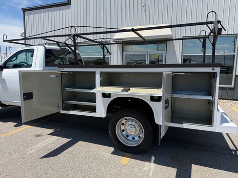 Used 2023 RAM 4500 Tradesman RWD image 4